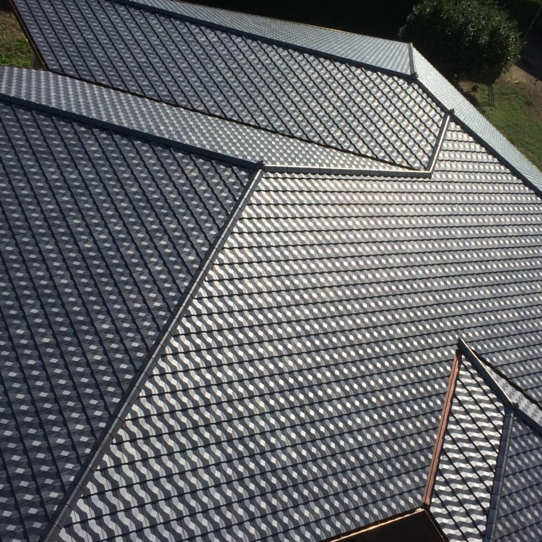 Tetto pretagliato coperto con tegola diamante colore argentico
